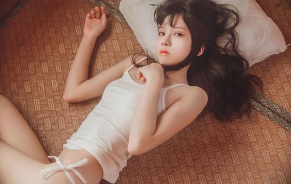 《隔壁女邻居》完整版