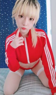 医生隔着内裤揉弄护士视频